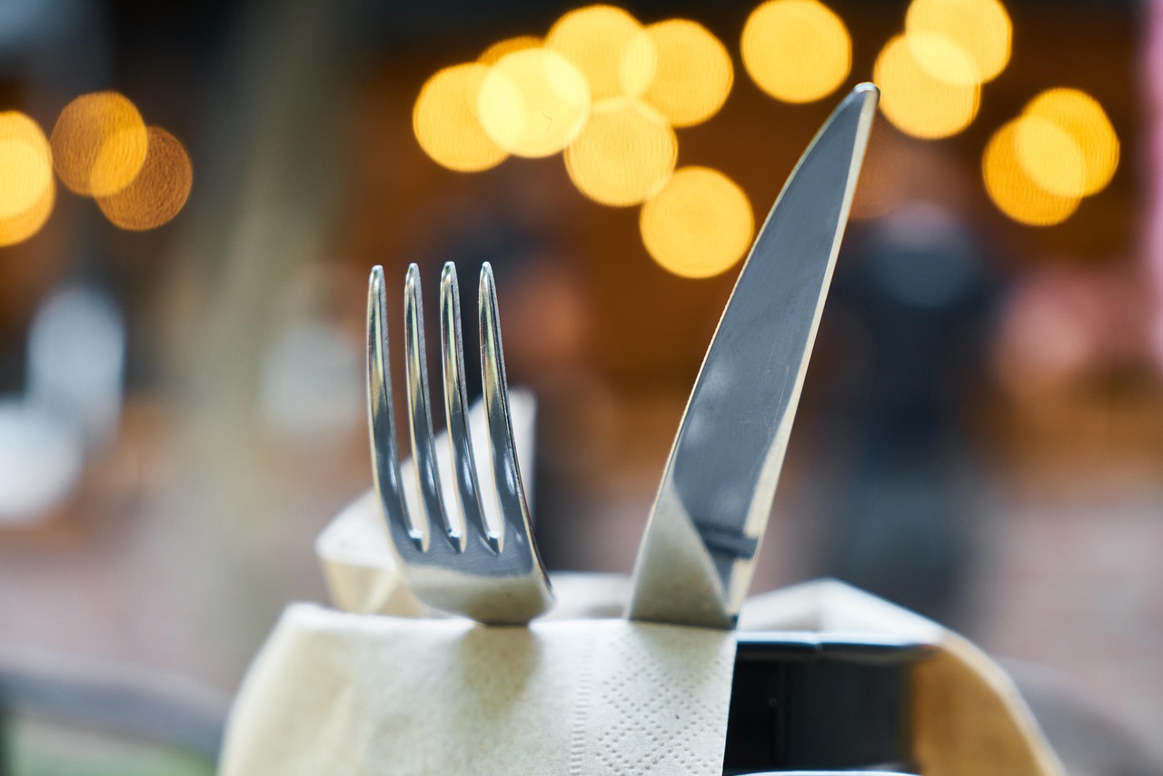 fork, knife, food, service, restaurant, kitchen, invite, table, courtesy, napkin, decoration, diet, clean, courtesy, courtesy, courtesy, courtesy, courtesy